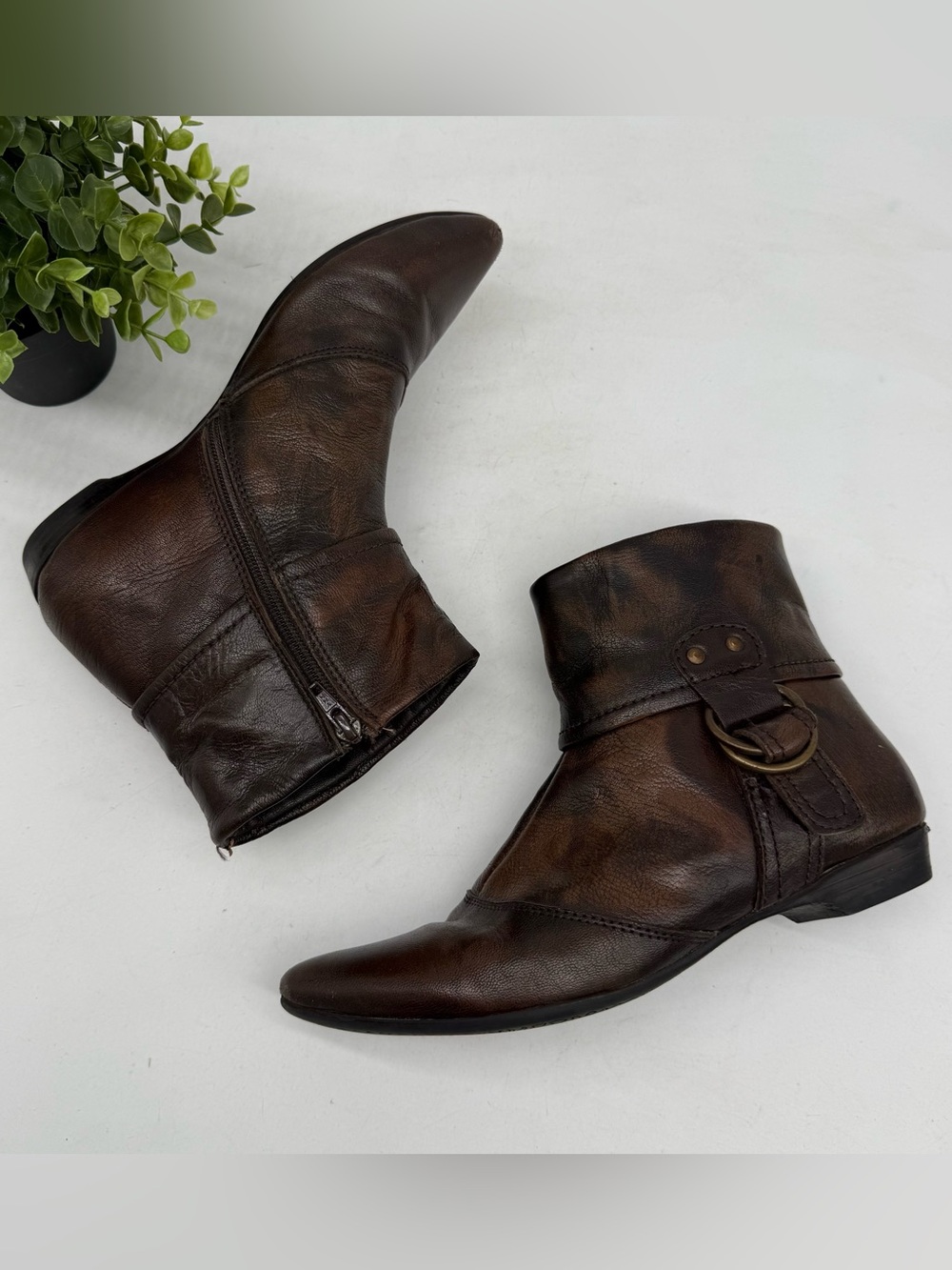 Diba Brown Leather Metal Buckle Side Ankle Boot Size 9 Pointed Toe Western Boho - Picture 8 of 15